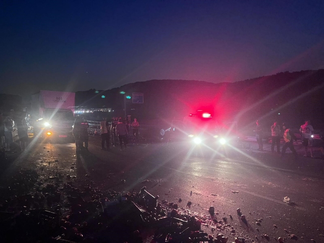 Çanakkale'de freni patlayan kamyon dehşet saçtı!