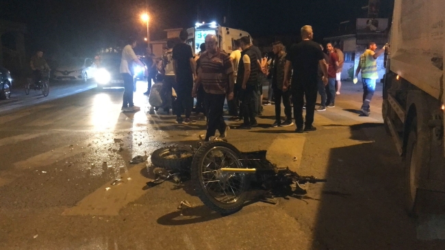 Otomobiliyle drift atarken motosiklete çarpıp kaçtı!