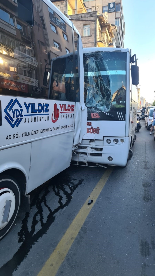 Nevşehir'de 2 halk otobüsü çarpıştı: 9 yaralı