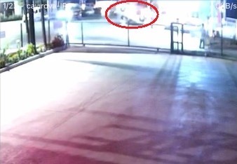 Aydınlatma direğine çarpan otomobil takla attı