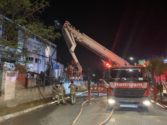 İstanbul'da bir fabrika alev alev yandı