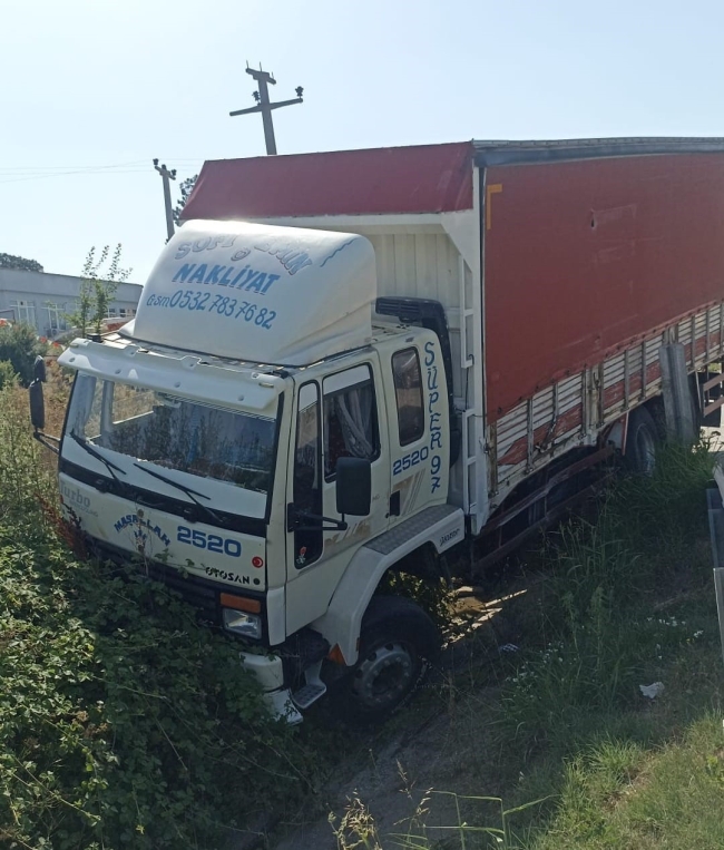 Bursa'da kamyon ile kamyonet çarpıştı