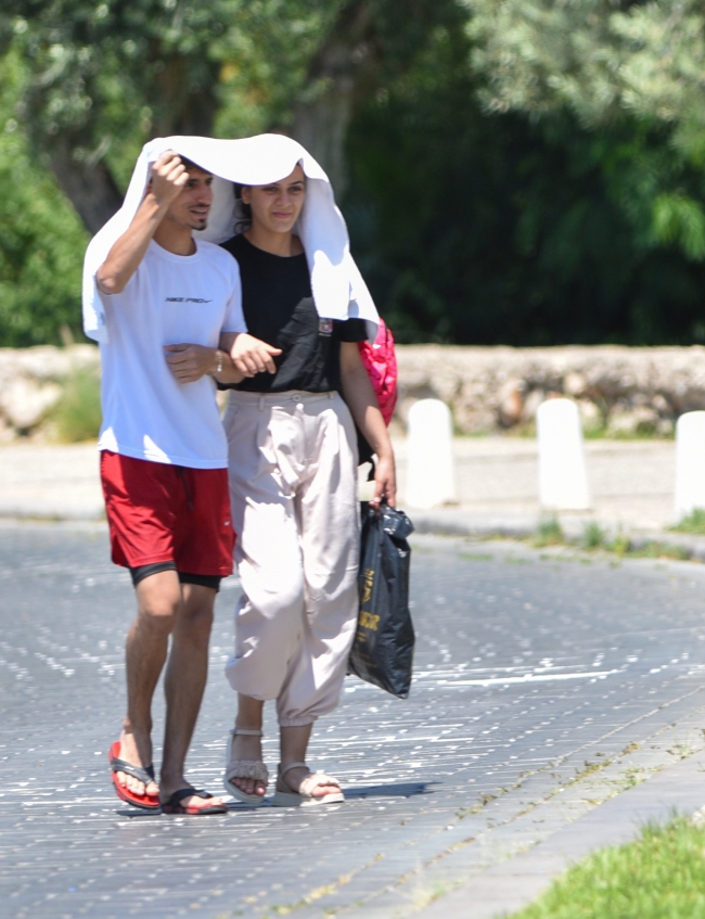Antalya'da hava sıcaklığı 42 dereceyi gördü