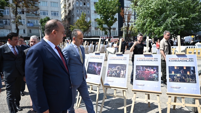 Bursa'daki şehitliklerde duygusal anma