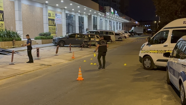 Beylikdüzü'nde galeriye kurşun yağdırdı