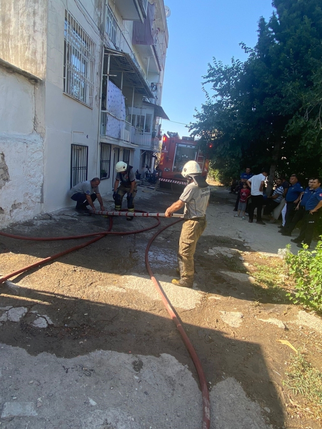 Makilik alanda çıkan yangın eve sıçradı