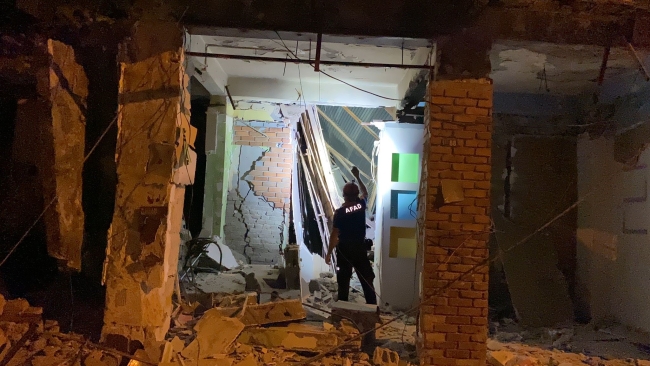 Osmaniye'de ağır hasarlı bina çöktü
