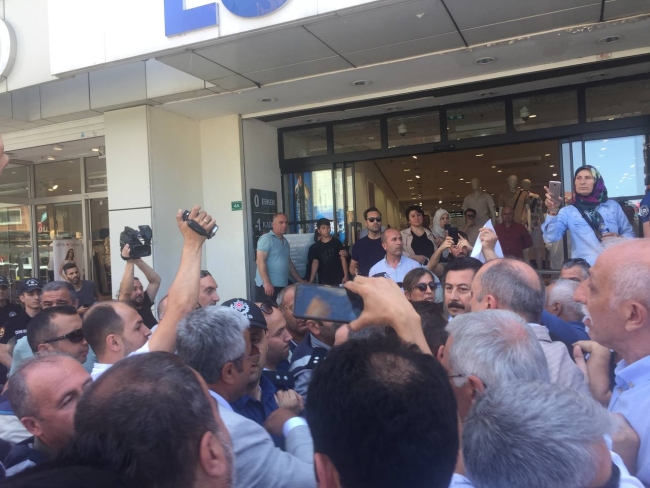 AK Parti Bursa önünde gergin anlar!