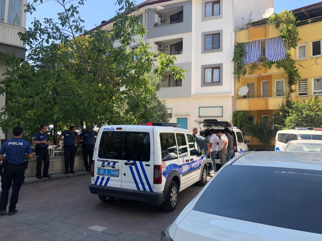 Sevgilisini sırtından bıçakladı