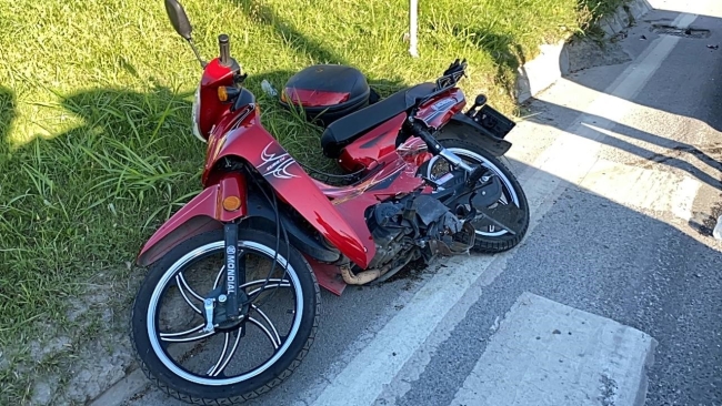 Kocaeli'de motosiklet ile otomobil çarpıştı