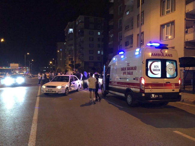Kontrolden çıktı park halindeki araçlara çarptı!