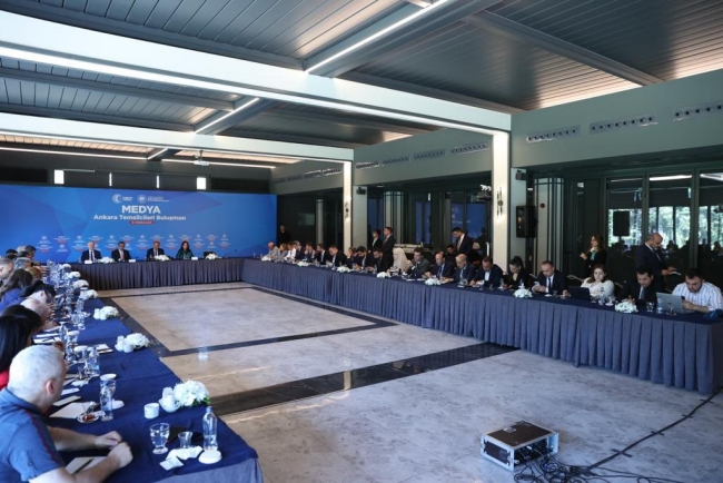 Bakan Özhaseki: "Örnek teşkil edecek yapılar inşa edeceğiz"