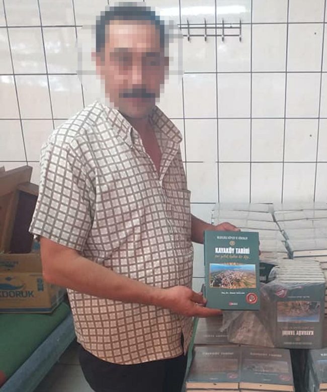 Köy muhtarı tartıştığı husumetlisini öldürdü