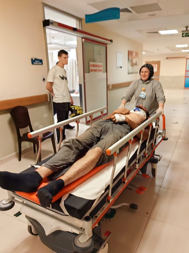 Bursa'da freni patlayan kamyon yoldan çıktı