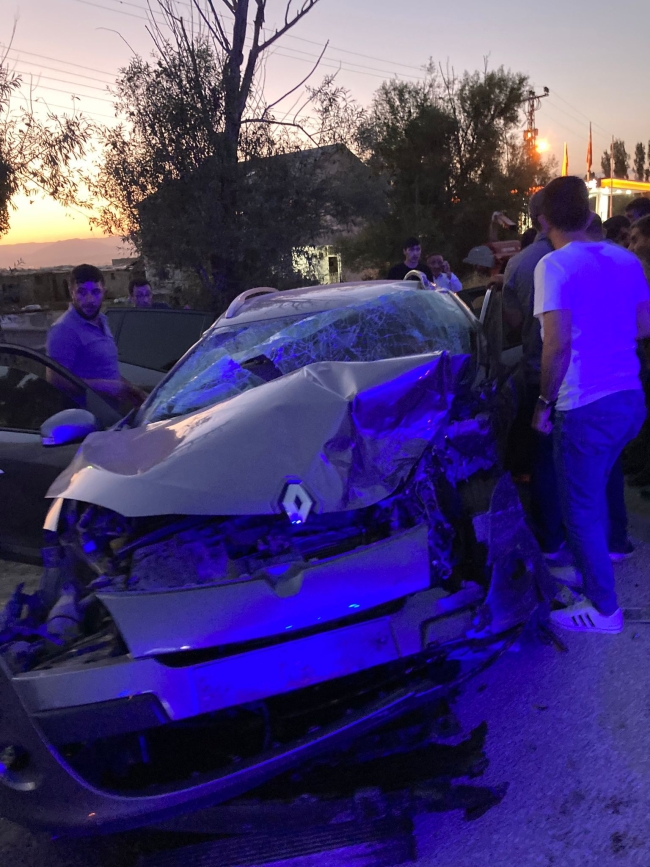 Muş'ta feci kaza: 8 yaralı