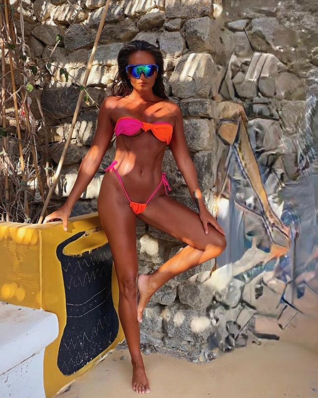 Eda Taşpınar'ın Mikonos pozu