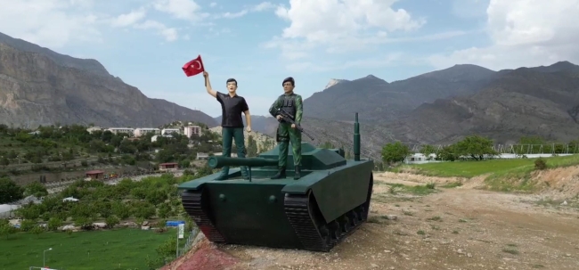 Tortum Şelalesi’ne Türk Büyükleri Anıtı
