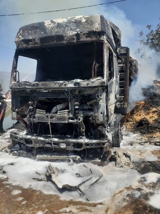 Saman yüklü TIR küle döndü