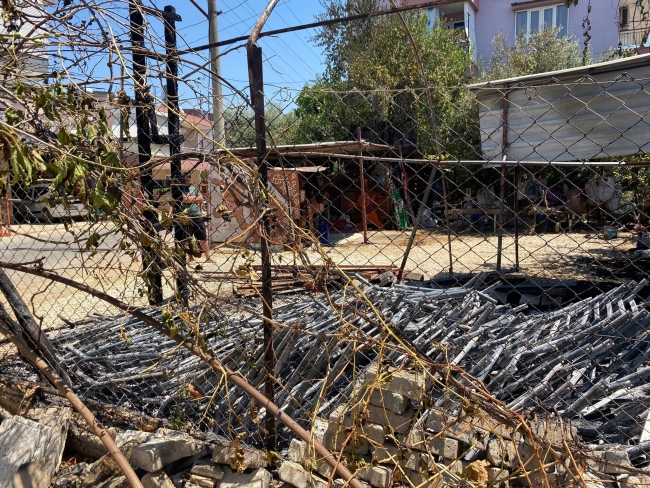 Antalya'da kiralık masa ve sandalyeler yandı