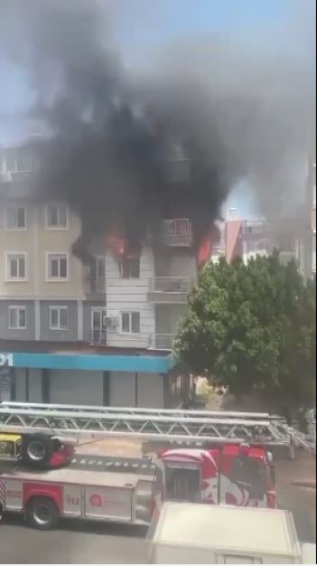 Yangında mahsur kalan kadını itfaiye kurtardı