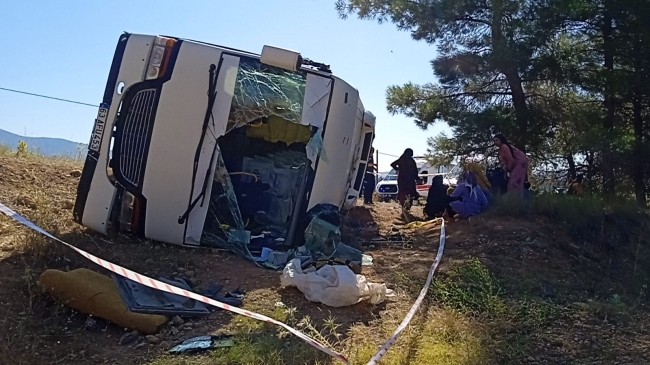 İşçi servisi şarampole devrildi: 15 yaralı