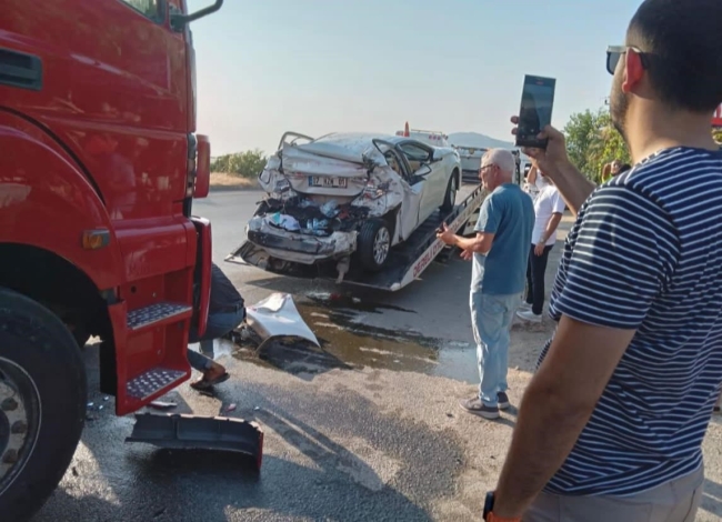 Tanker otomobile arkadan çarptı