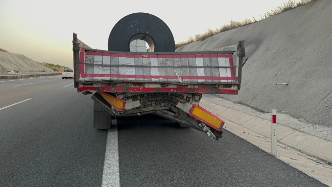 Bursa'da kamyonet TIR'a arkadan çarptı! 1 ölü
