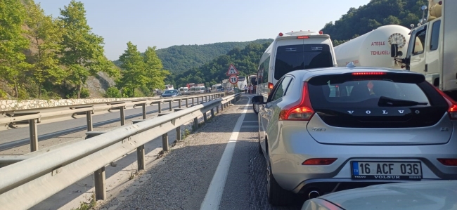 Bursa'da yol kapandı, adaylar sınava yürüyerek gitti