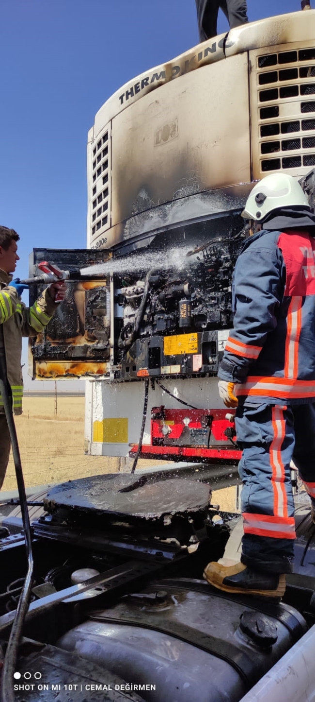Dondurma yüklü TIR alev aldı