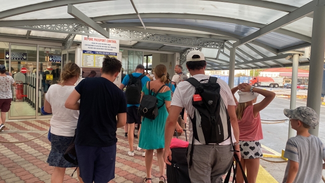 Rodos Adası'ndaki yangından tahliye! Turistler Marmaris’e geldi