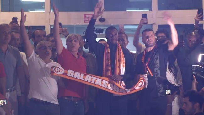 Galatasaray'ın yeni transferi Zaha İstanbul'da