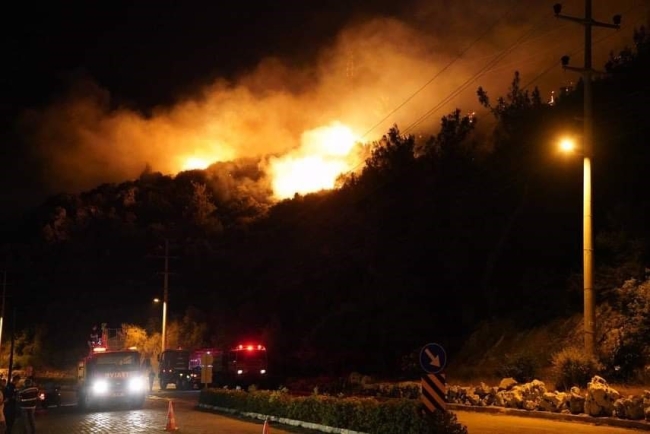 Seydikemer’de çıkan yangın devam ediyor