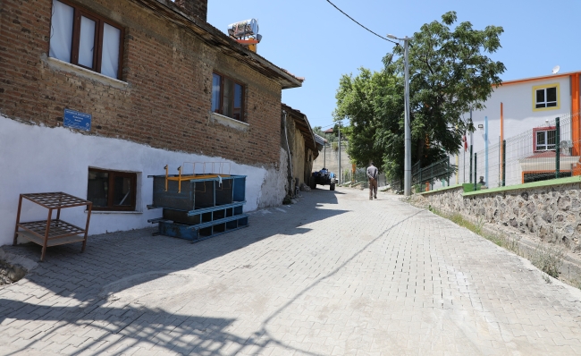Tirilye mezarlık yolunu yeniledi