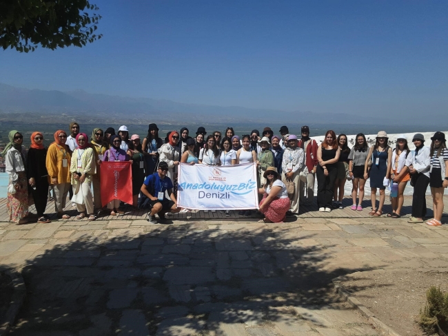 Bilecikli gençler Denizli'nin tarihi ve turistlik yerlerini gezdi