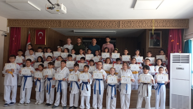 Karatede geleceğin şampiyonları yetişiyor