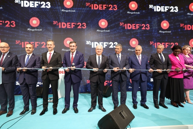 Bakanı Güler, Uluslararası Savunma Sanayi Fuarı’na katıldı