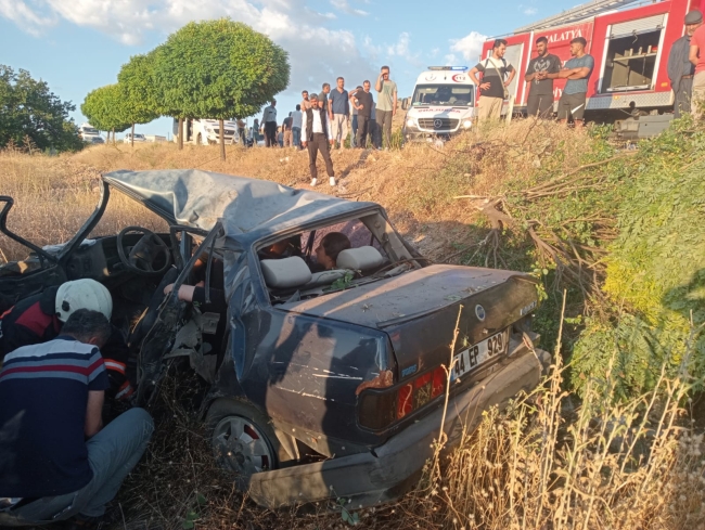 Malatya'da iki otomobil çarpıştı: 1 ölü, 6 yaralı
