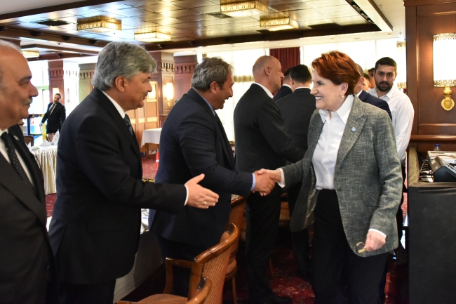 Akşener, milletvekilleriyle bir araya geldi