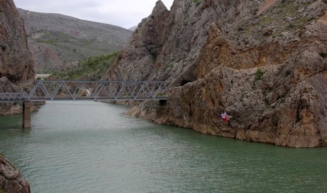 Karanlık Kanyon'da zipline ve tekne keyfi