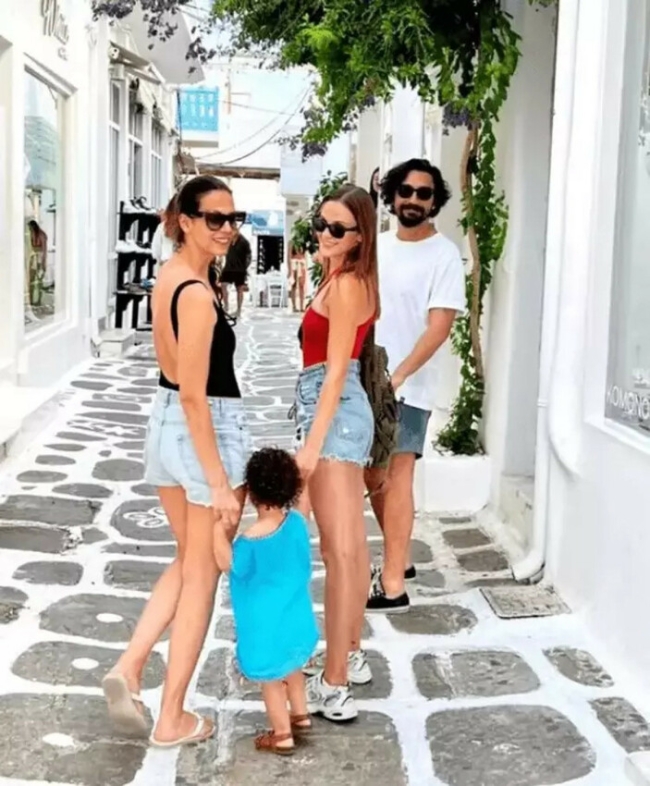Umut Evirgen ve Alina Boz Yunanistan'a gitti