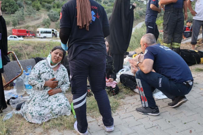 Manisa'da minibüs şarampole devrildi: 20 yaralı