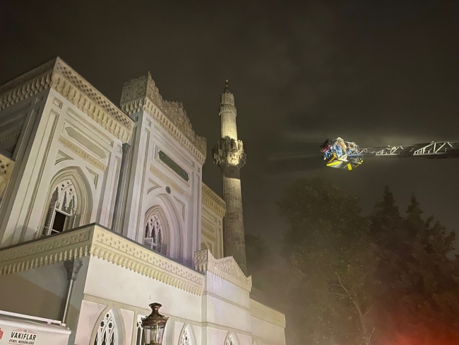 İstanbul'da cami yangını!
