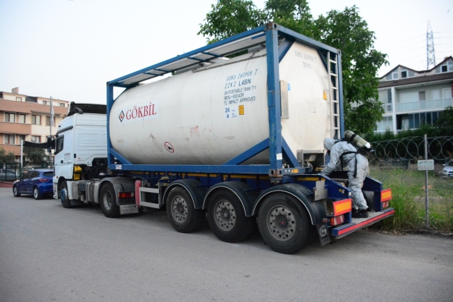 AFAD, tankerden gaz sızıntısına müdahale ediyor