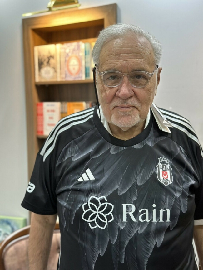 Beşiktaş forması giydi!