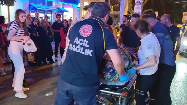 Bursa'da yolun karşısına geçmek isteyen kadına araba çarptı