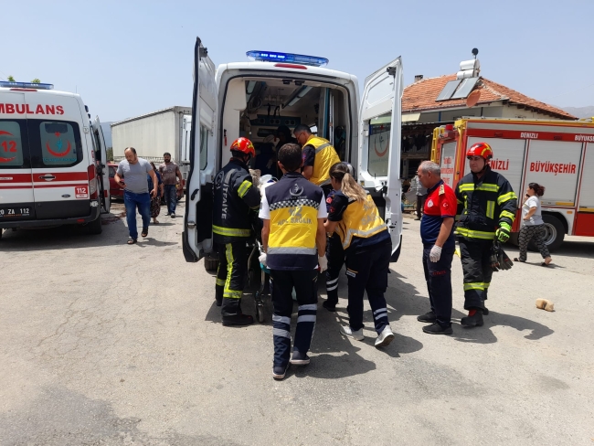 TIR ile otomobil kafa kafaya çarpıştı