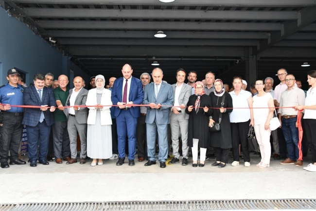 Altınova'da Kapalı Pazaryeri hizmete girdi