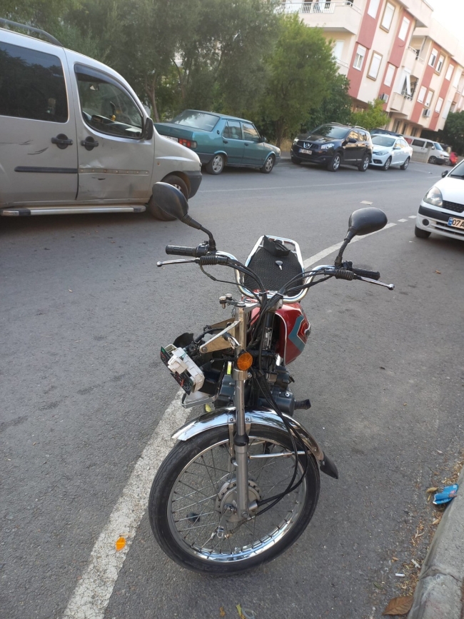 Sahte plakalı motosiklet sürücüsü cezadan kaçamadı