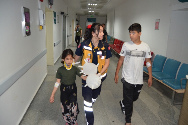 Aksaray'da minibüs otomobile çarptı: 7 yaralı
