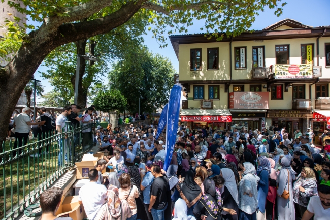 Bursa'da aşure kazanları birlik için kaynadı